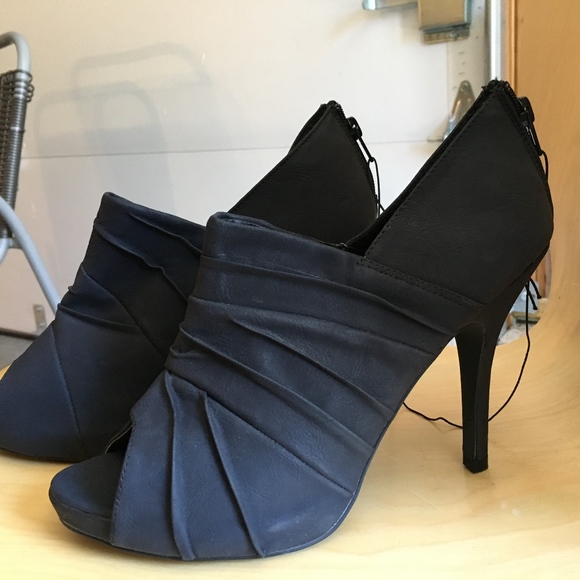 Charles Albert Shoes - *SOLD* NWOT Charles Albert Navy Peep-Toe Heels